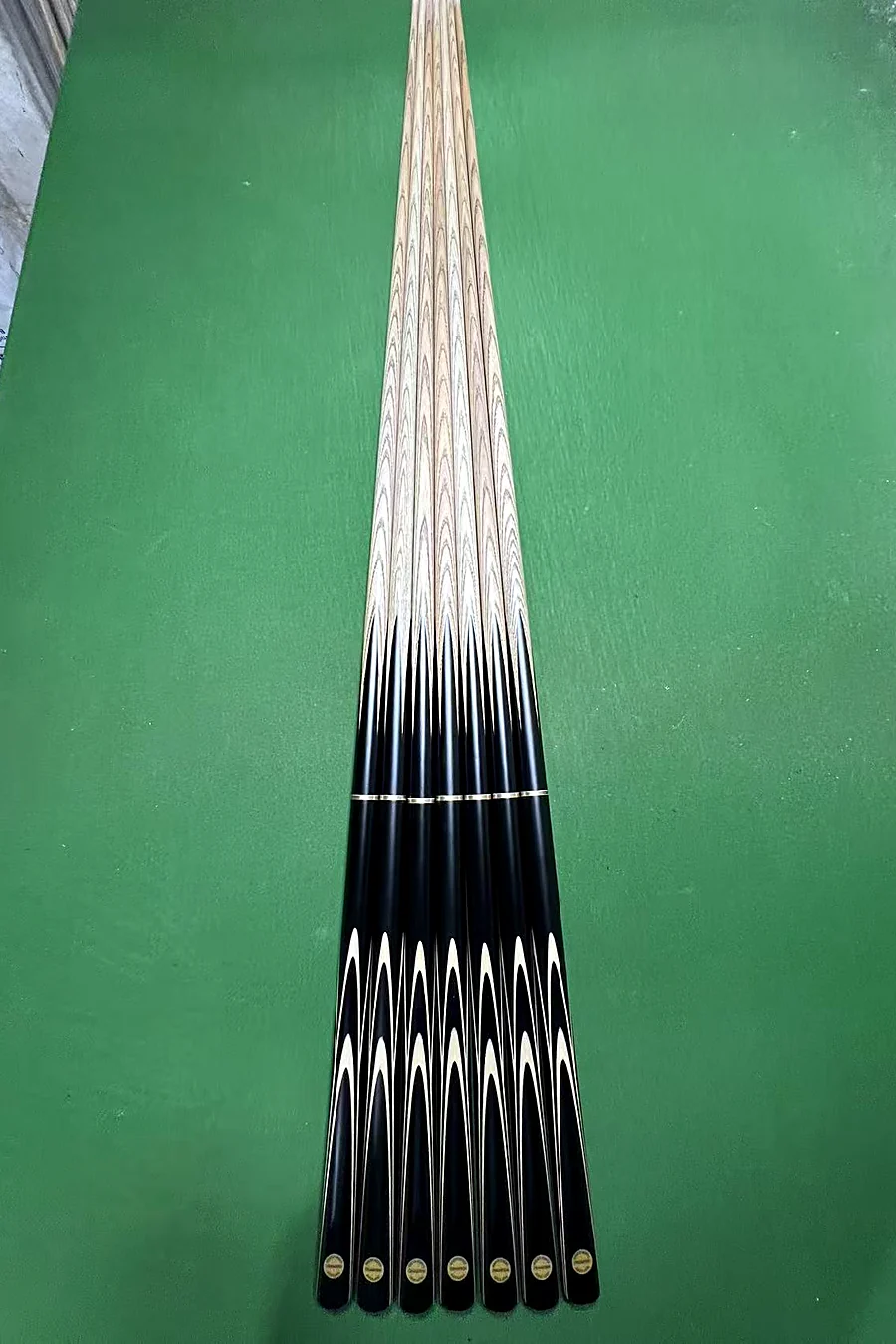 8-Splice Dyed Ebony 3/4 Cue — Eight-point hand splice in dyed black ebony with cream veneer points